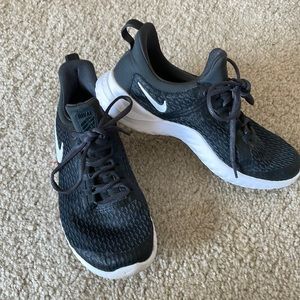 Nike womens Renew Rival shoes, black, size 7.5